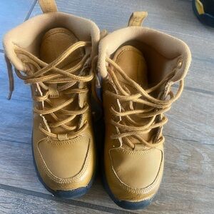 NIKE MANOA BOOTS SIZE 12C
